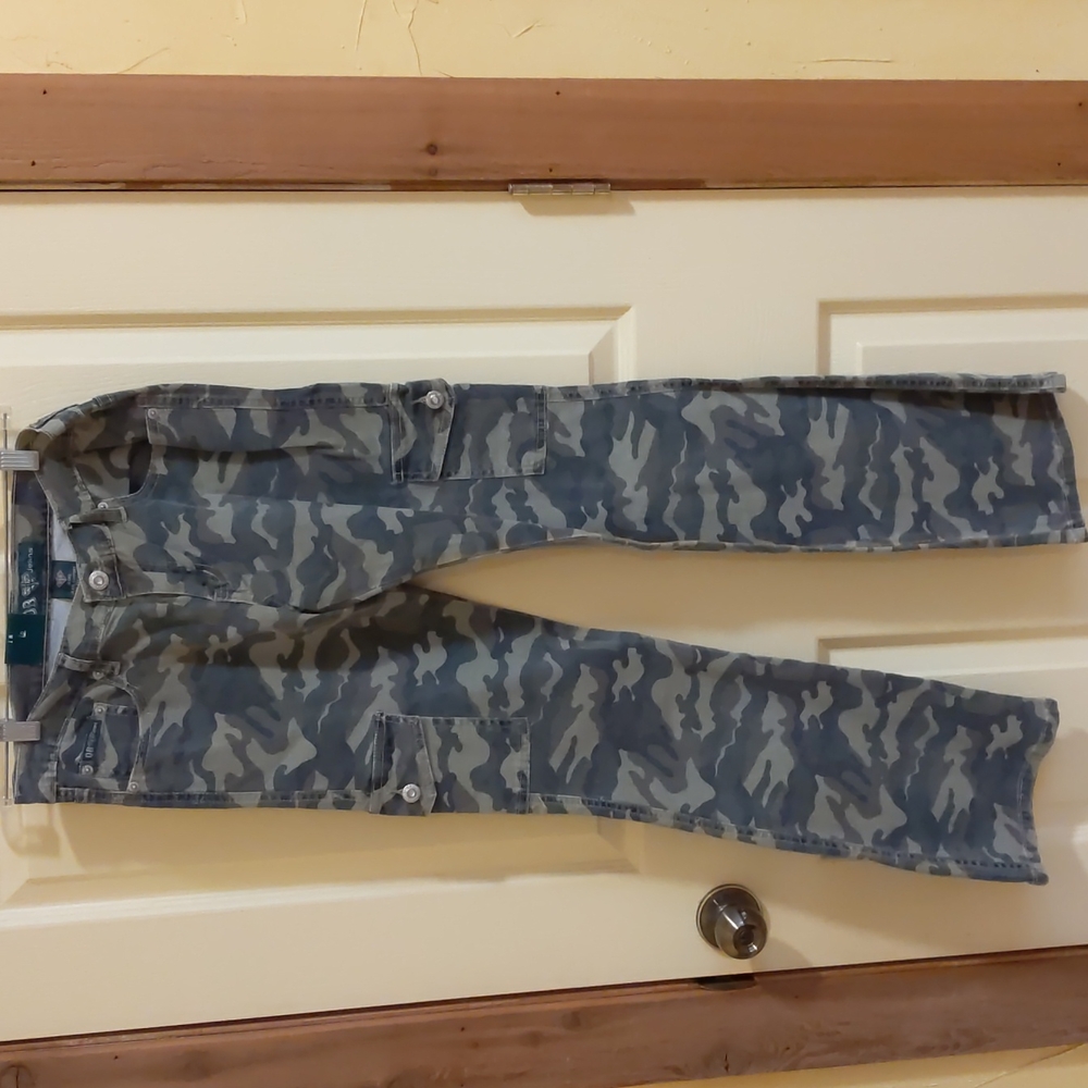 DiamondBack camouflage jeans.